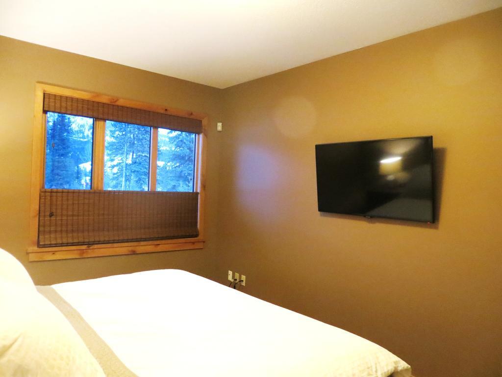 Luxury Canmore Vacations Номер фото