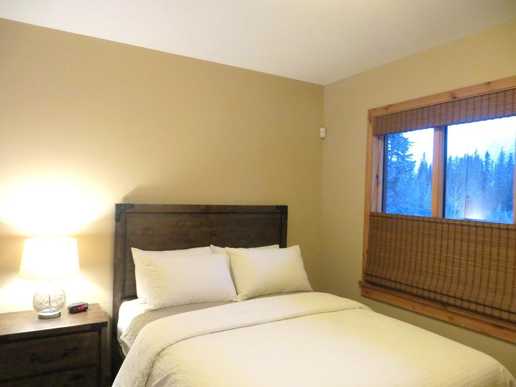 Luxury Canmore Vacations Номер фото